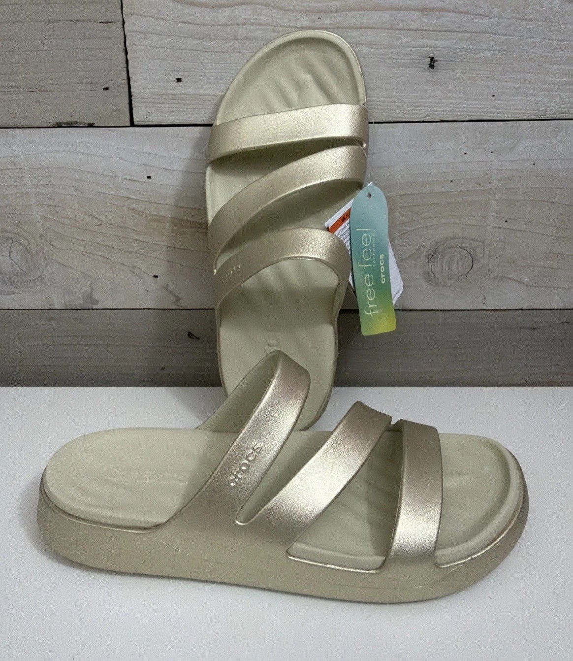 Crocs Brooklyn Strappy Metallic Gold Flat Sandals Champagne Womens 8 NEW