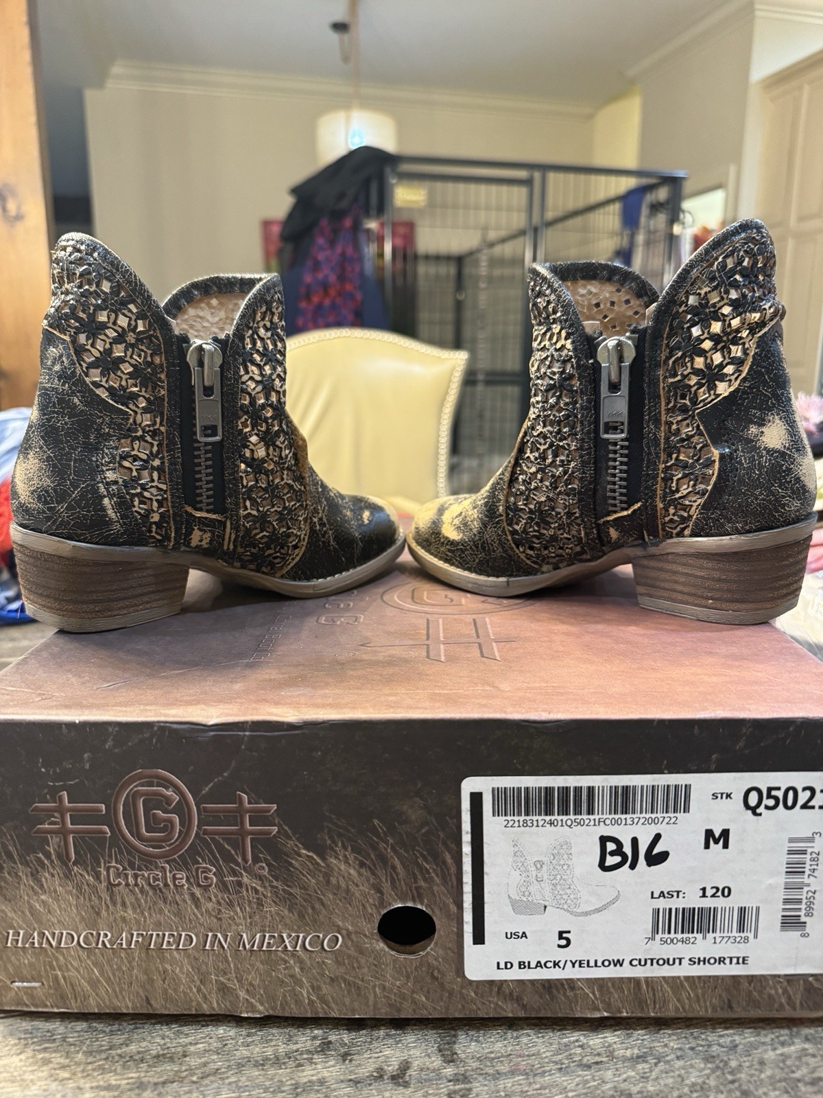 Circle G Booties Size 5 Western Cut Outs Ankle Distressed Black Cowgirl Rodeo