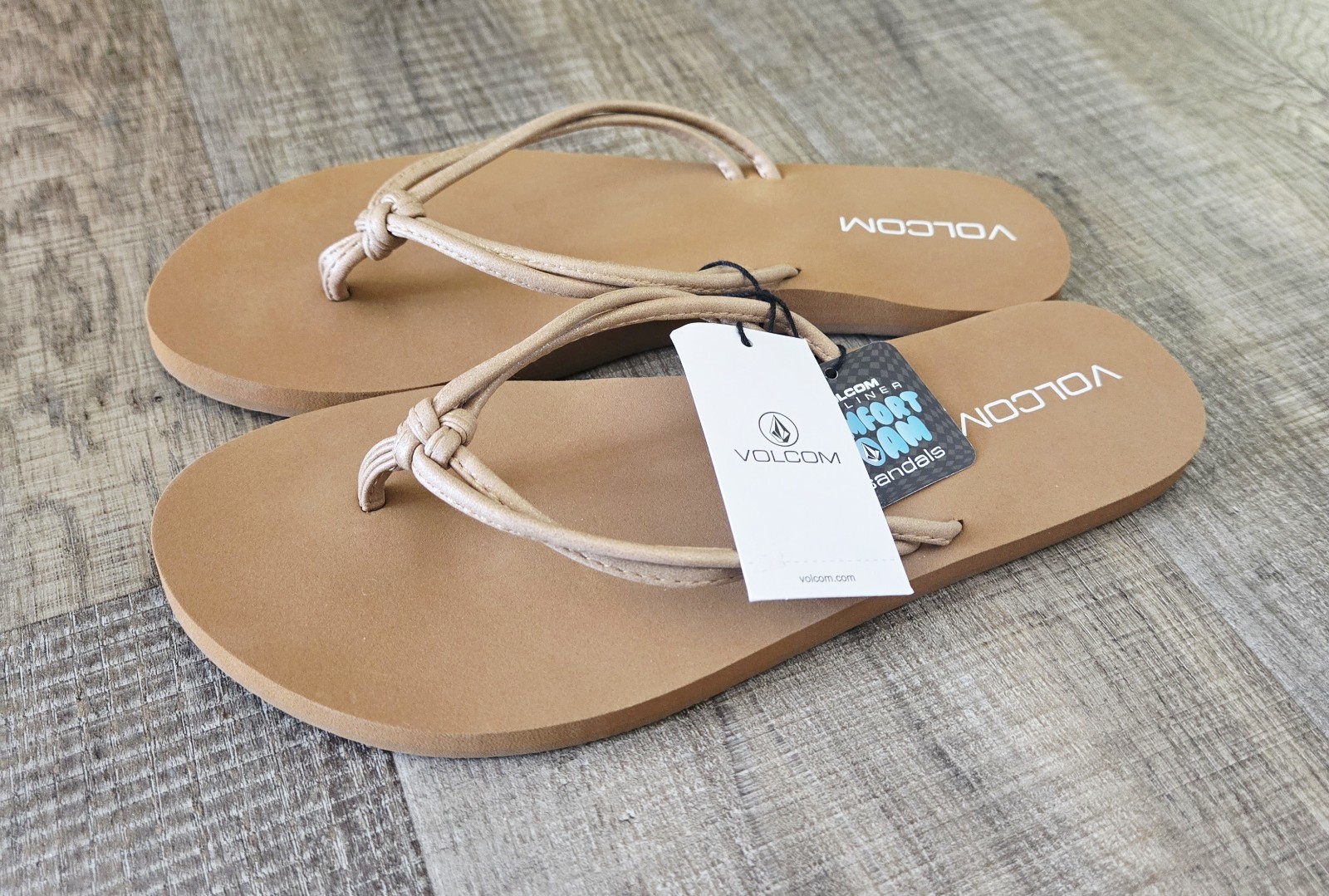 Volcom Women’s NEW Forever And Ever II Flip Flop Sandals Size 7 Tan Gold Comfort