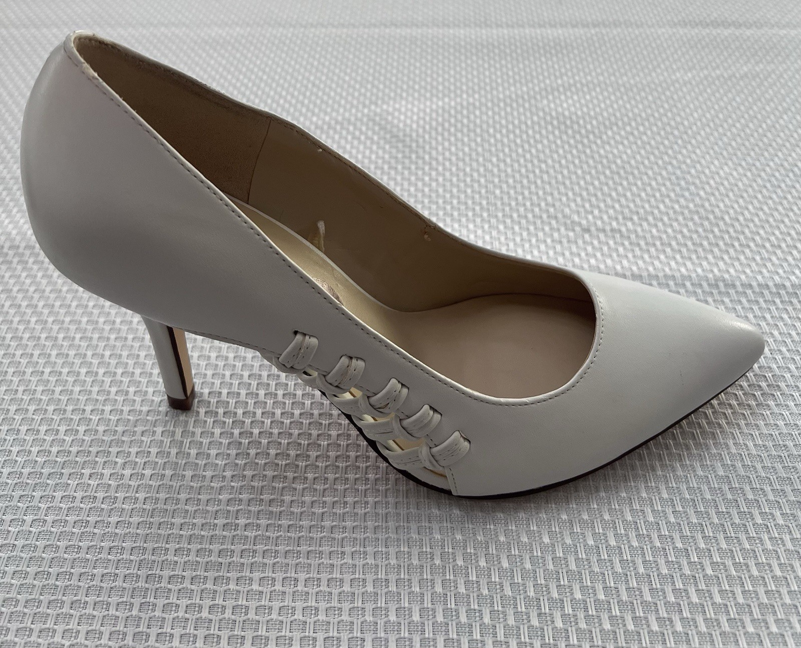 Nine West White Pointed Toe Stiletto Pump Slip-On Faux Leather Cut-Out 8M