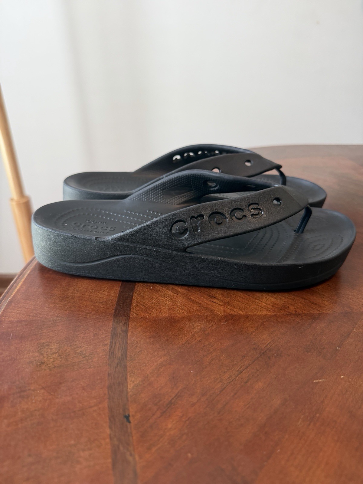 Crocs Women’s Baya Black Flip Flops Chunky Platform Sandals Women’s Size 9