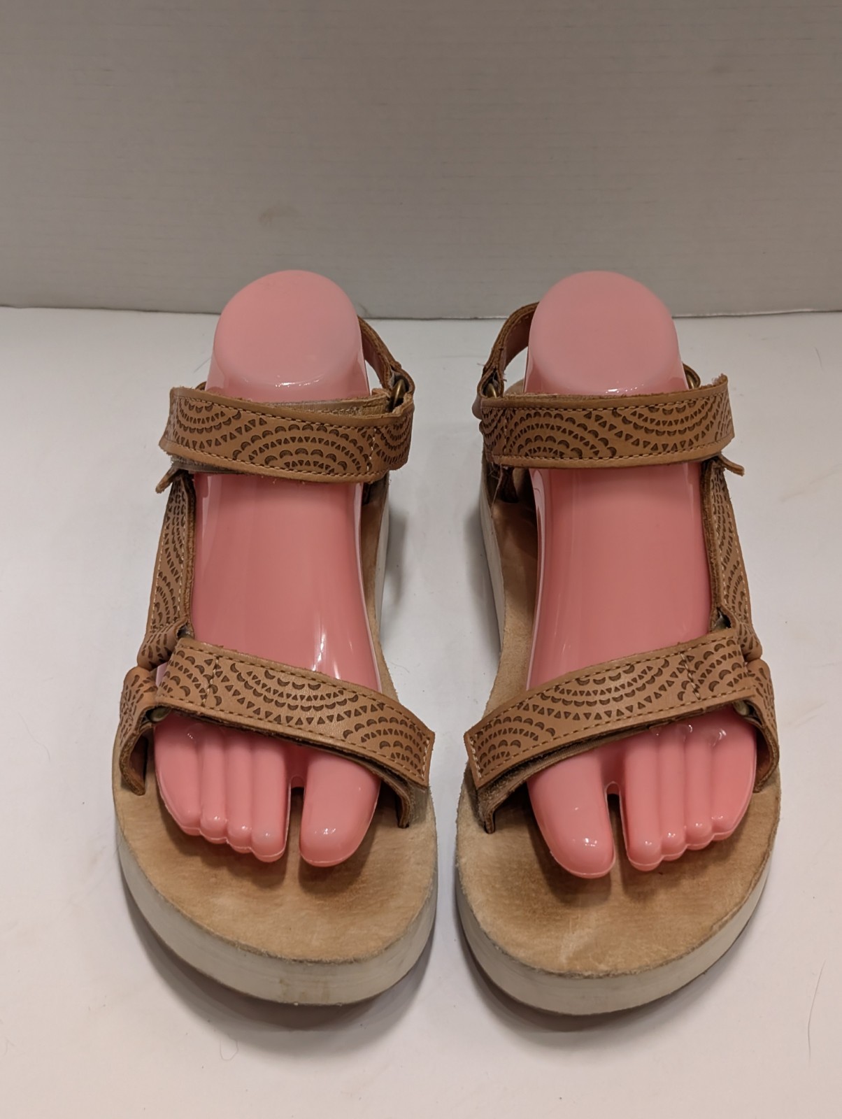 Teva Women’s 9 Midform Leather Sandals Universal Open Toe Tan D1