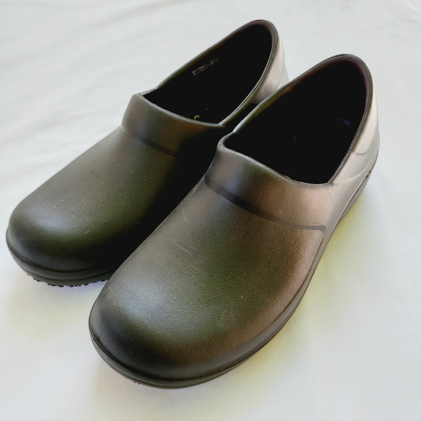 CROCS at Work Women’s Black Neria Pro II Slip-On Clog – size 6