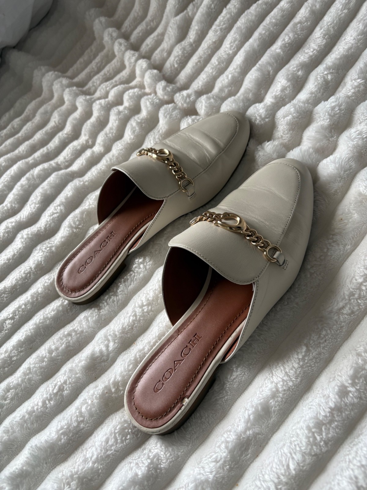 Unisex Coach white leather mules with gold chain women’s size 8