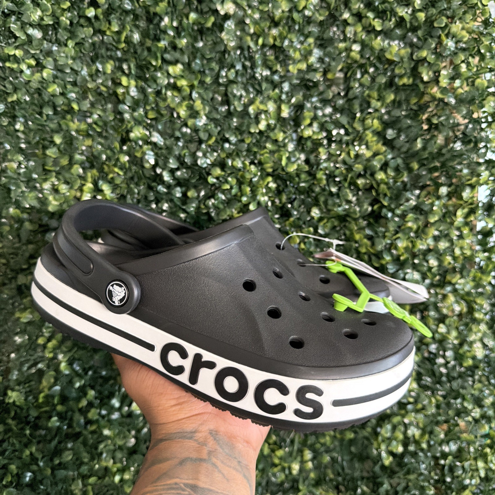 Crocs Clogs Womens 8 Mens 6 Black White Bayaband Chevron Slip On Shoes Comfort