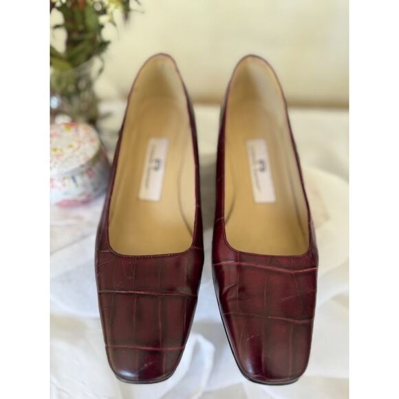 Etienne Aigner 7W Burgundy Croc Embossed Leather Block Heel Pumps Dark Academia
