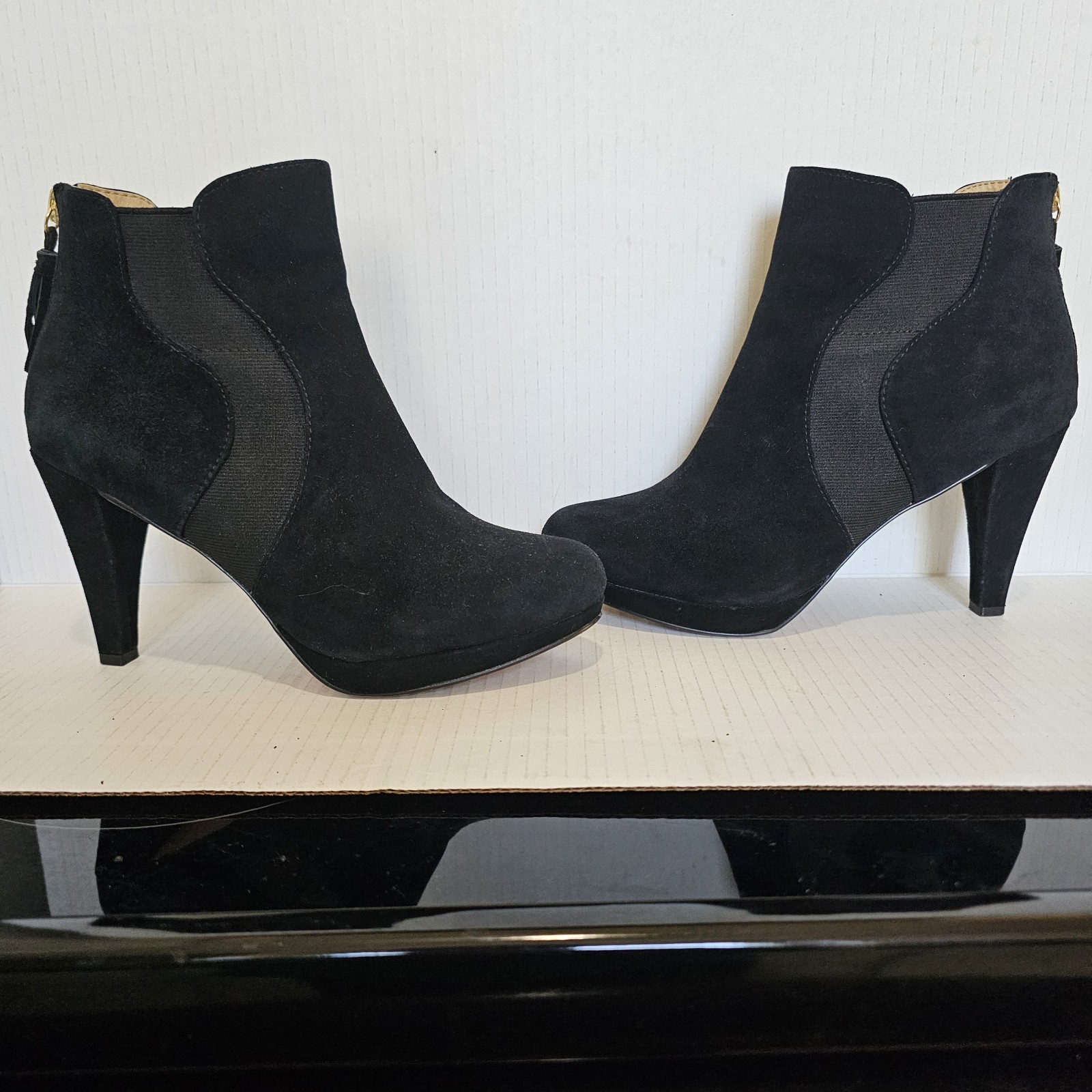 Adrienne Vittadini Pami Black Suede Leather Heeled Booties Sz 8 Fall winter