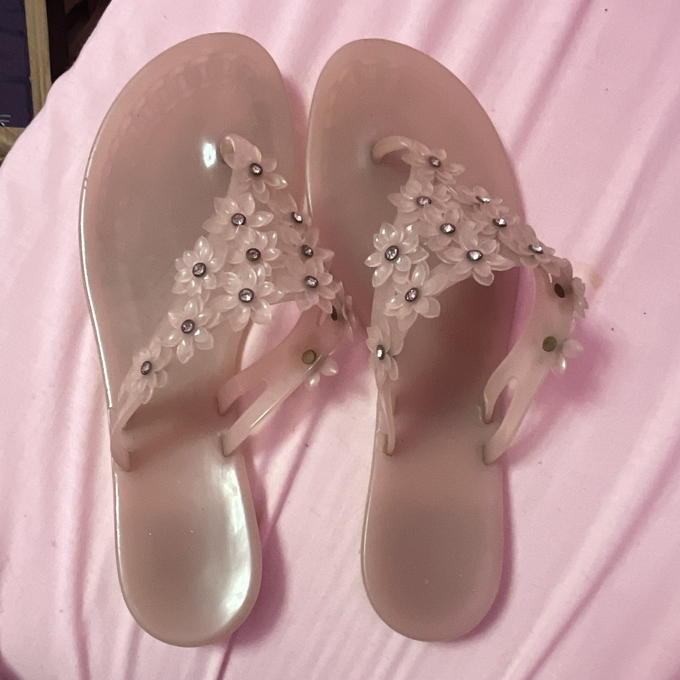 Women’s Pink Thong Flip Flop Sandals Size 10 Plastic Slip On Floral Rhinestone