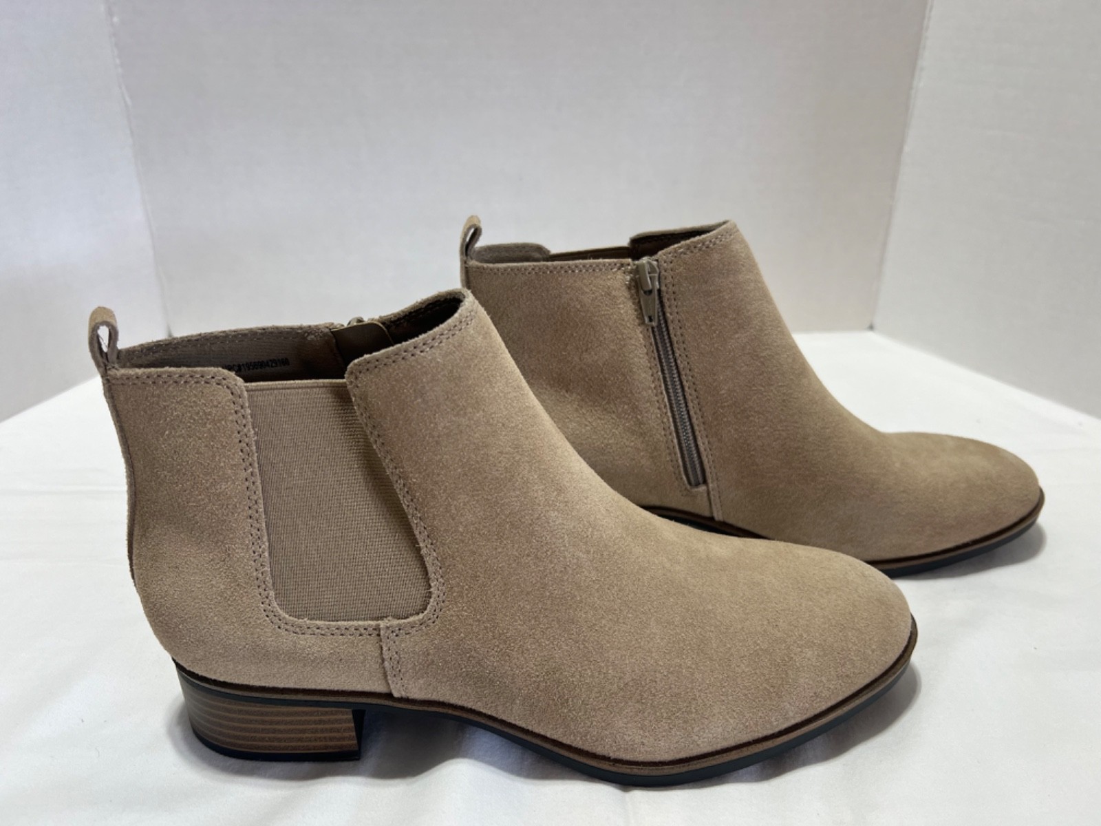 Womens White Mountain Ankle Boot, size 10M, Beige, Suede Upper, side zipper.