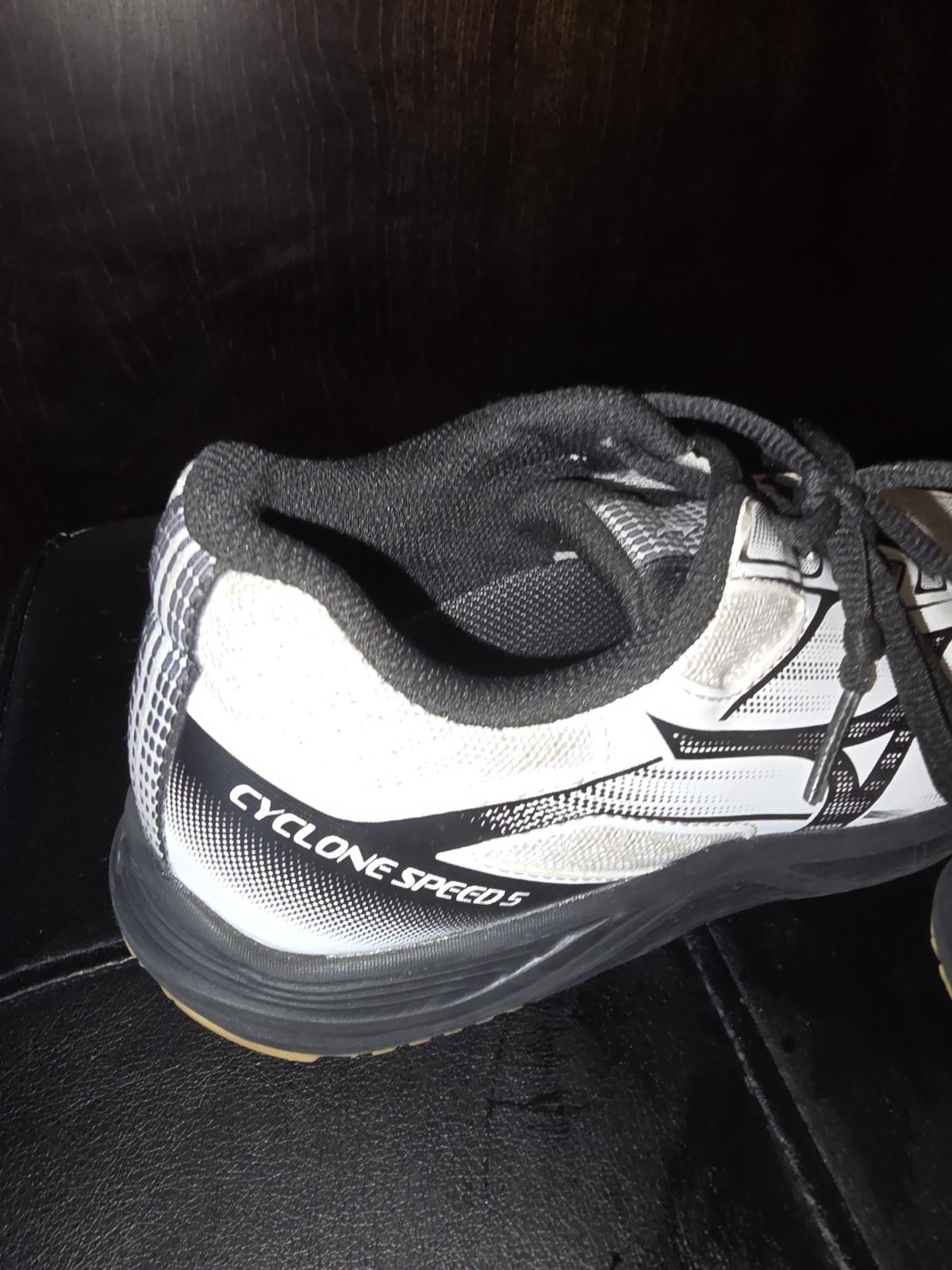 Mizuno Cyclone Speed 5 Women’s Volleyball Shoes White Black Gum Size 6 Indoor