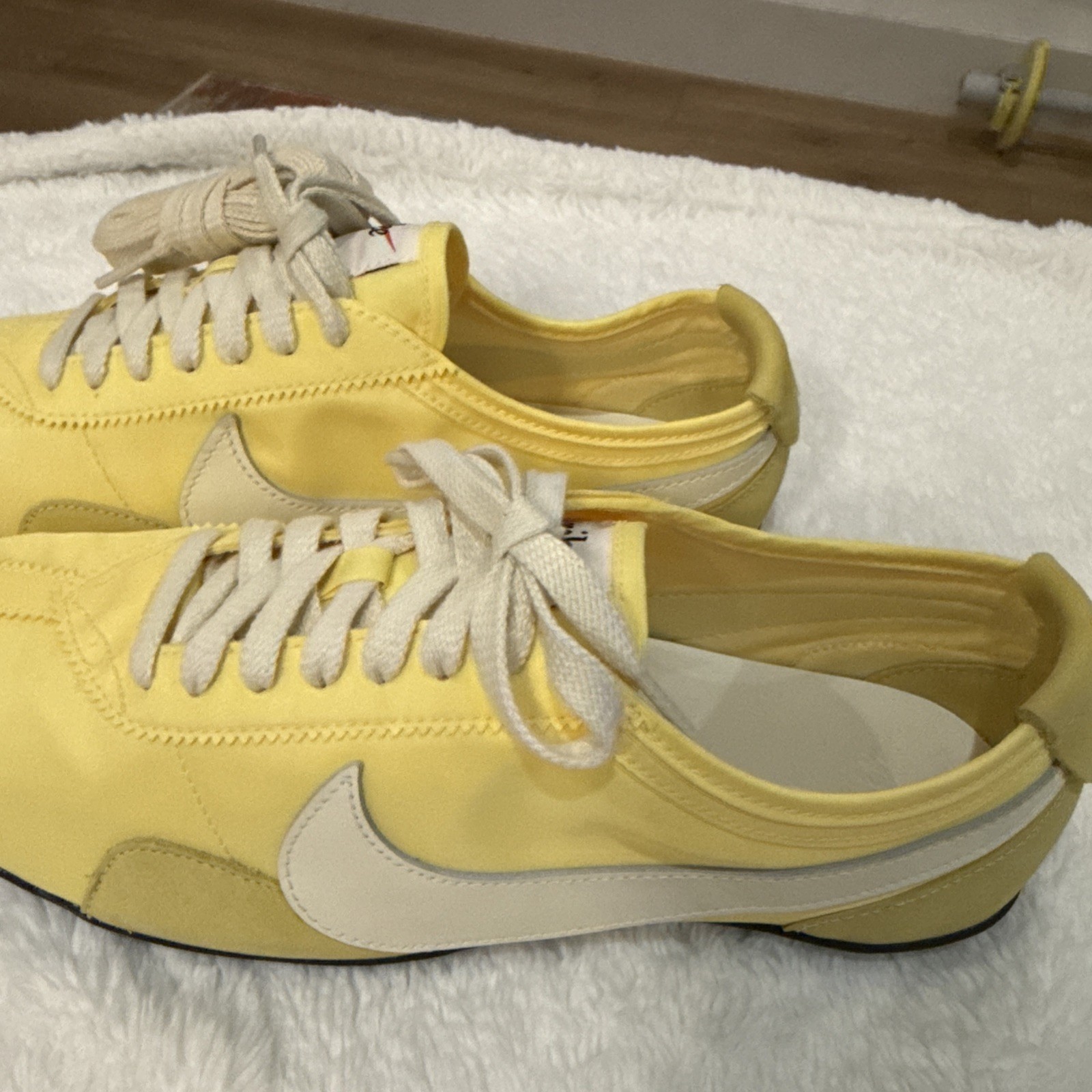 Nike Moon Shoe OG Soft Yellow Women’s 11.5 No box Brand New Authentic