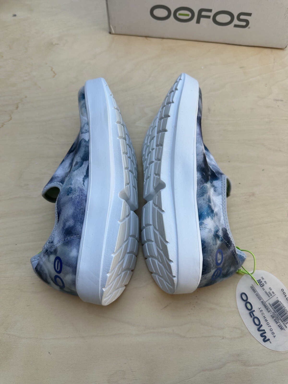 Oofos OOmg eeZee Low Sneakers Shoes Slip On Shoes Women Size 9 Blue