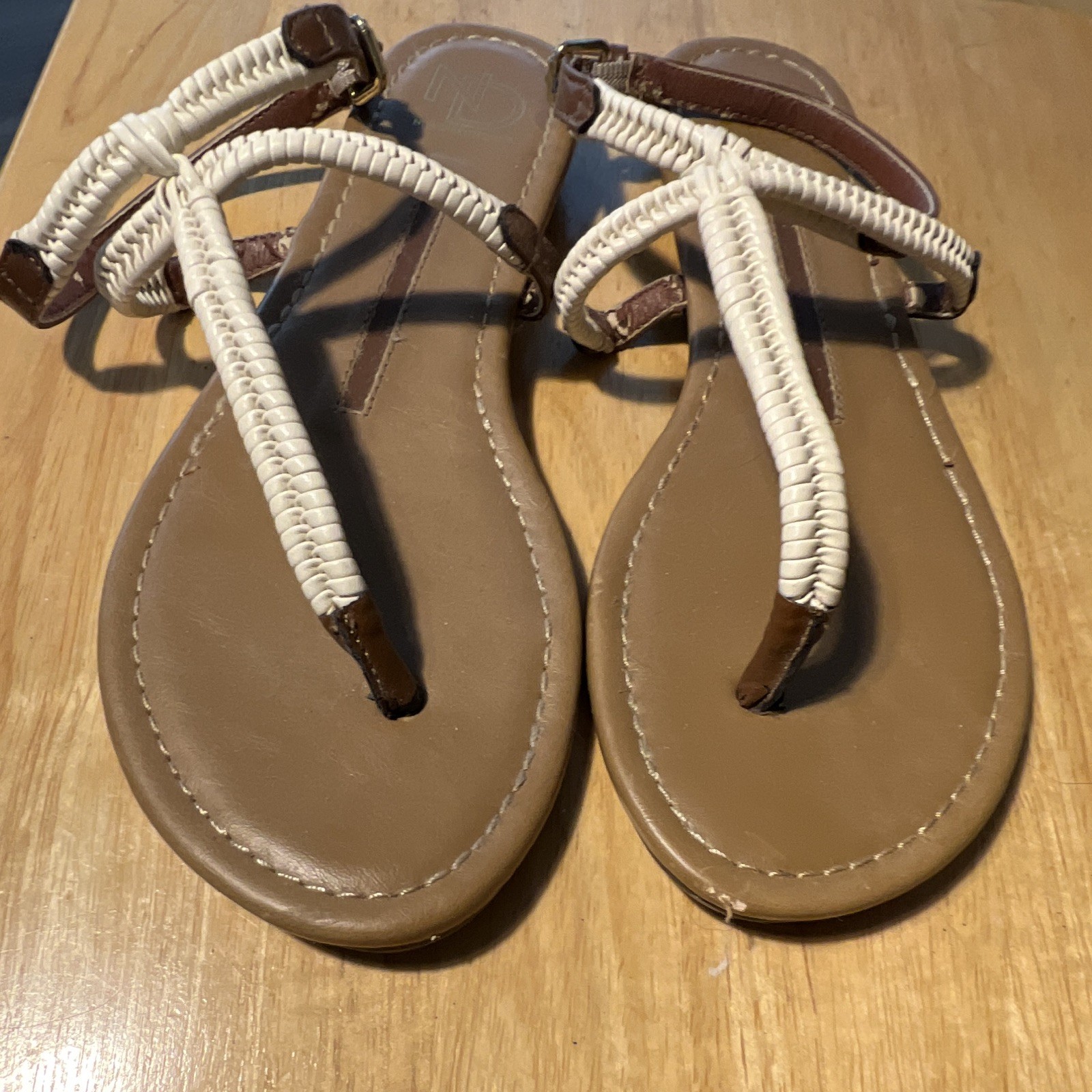 New Directions Women’s Brown/White Leather Thong Sandals Buckle Ankle Strap 8.5