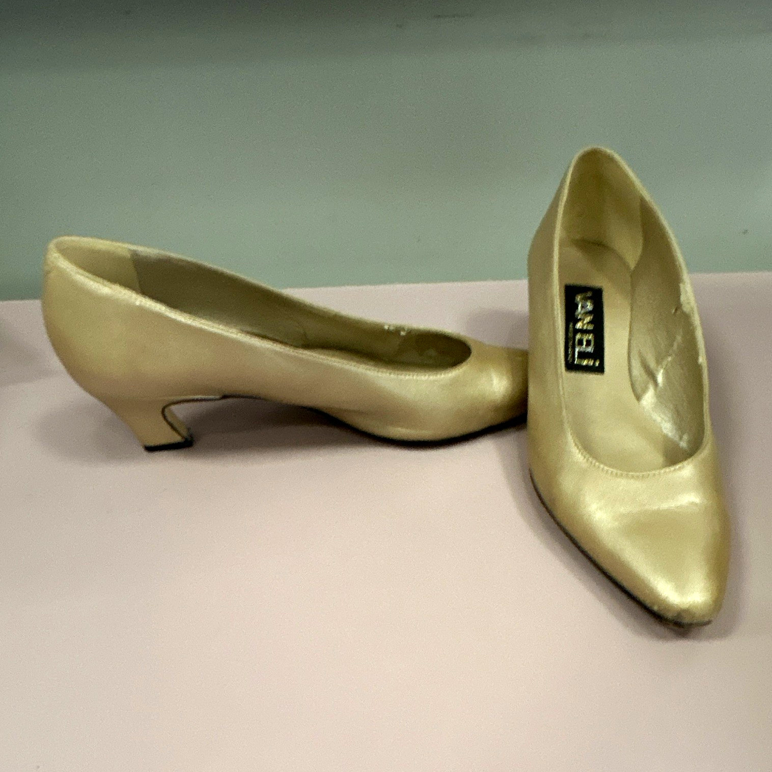 Vaneli Women’s Gold Patent Leather Pointed Toe Kitten Heel Pumps Slip-On 6