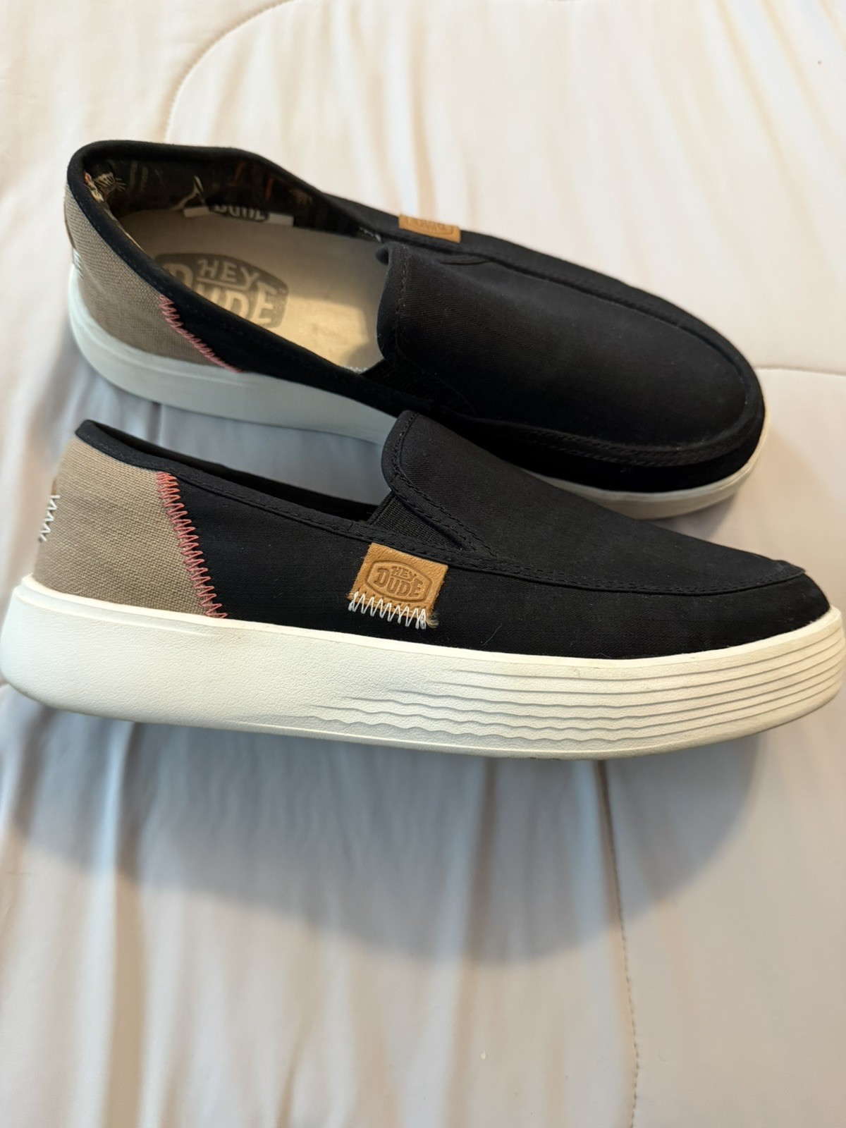 Hey Dude Women’s Sunapee Slip-On Loafer Casual Shoes Size 7 Black and Taupe