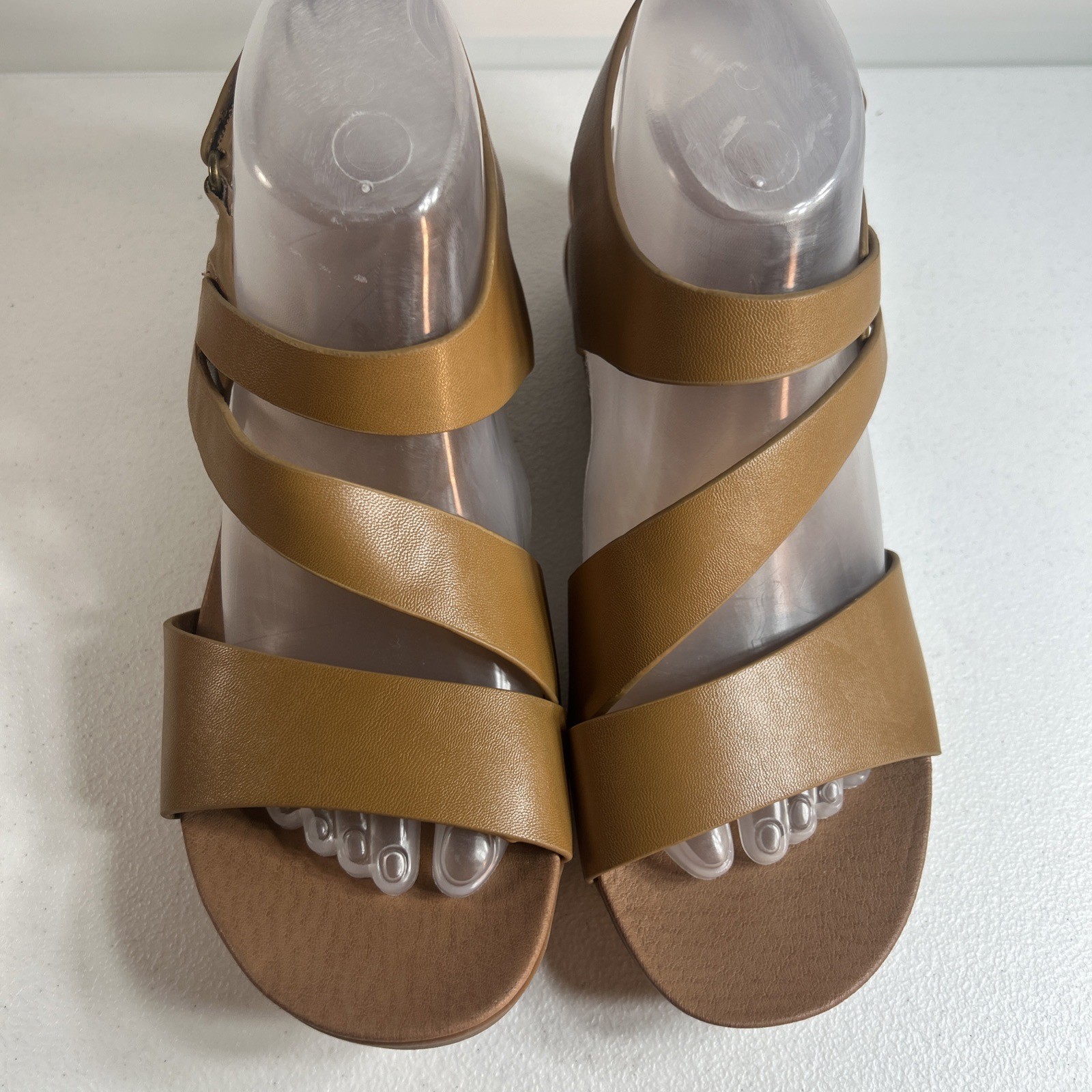 Baretraps Caley Women’s Sandals Size 9.5 M Tan Carmel Shoes Strap Comfort