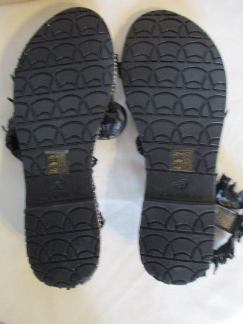 NIB Manitobah Wasaga Fringe Leather Toe Ring Buckle Sandals in Black Size 11