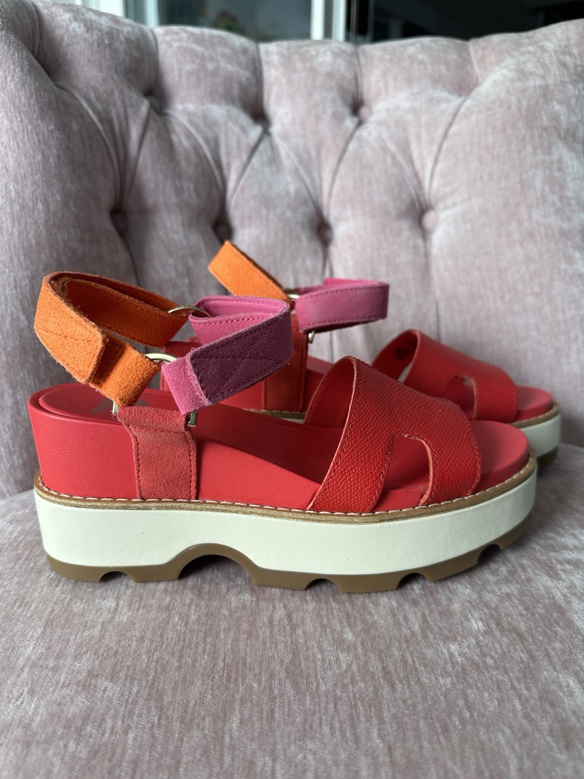 NWB Sorel Joanie IV Wedge Sandal, Red Glo/Honey White/Pink, Size 7.5