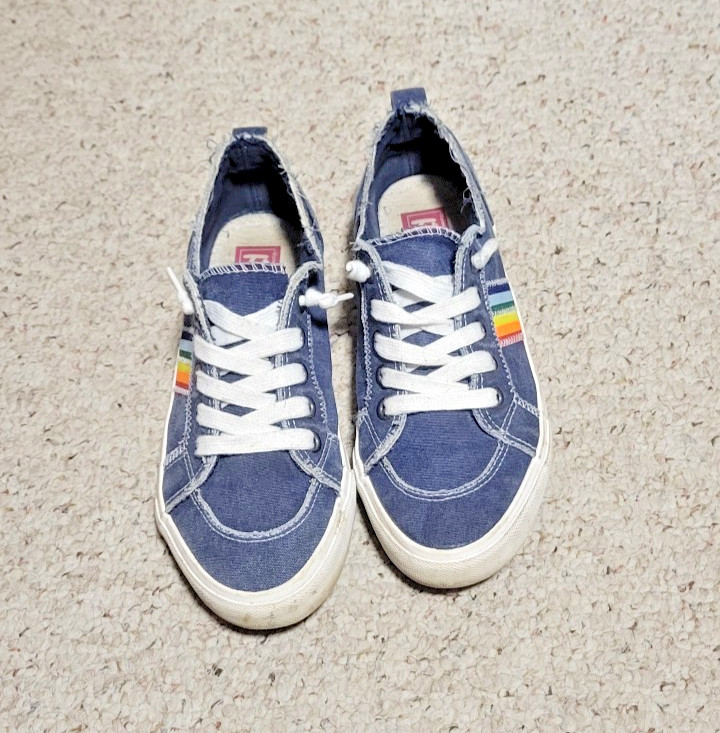Pop Comfort Fit Blue Distressed Rainbow Sneaker sz 8.5
