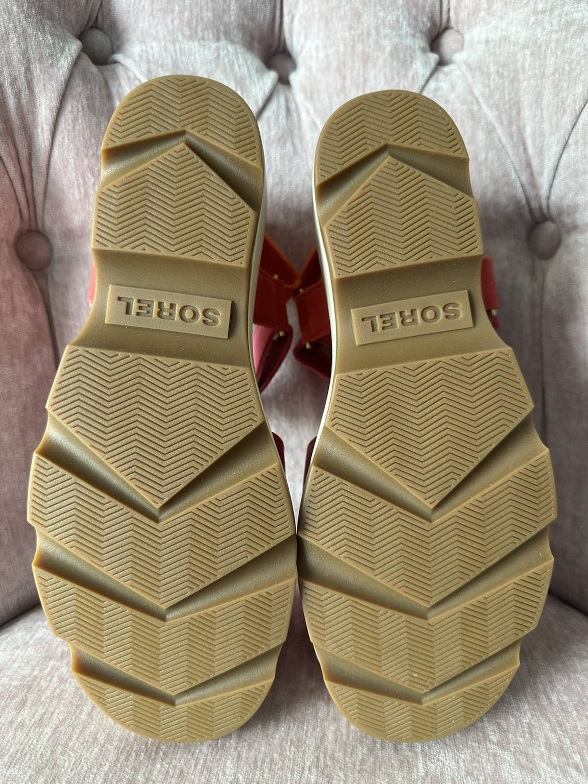 NWB Sorel Joanie IV Wedge Sandal, Red Glo/Honey White/Pink, Size 7.5