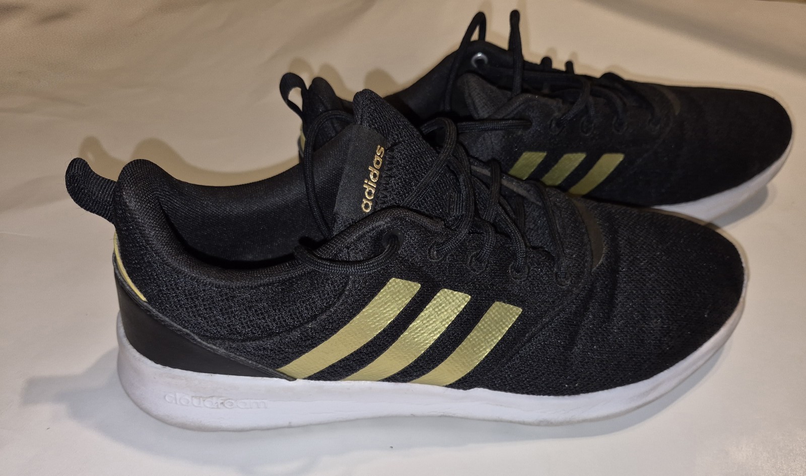 Adidas Womens Size 10 Sneakers QT Racer 2.0 H05800 Black Running Shoes GUC