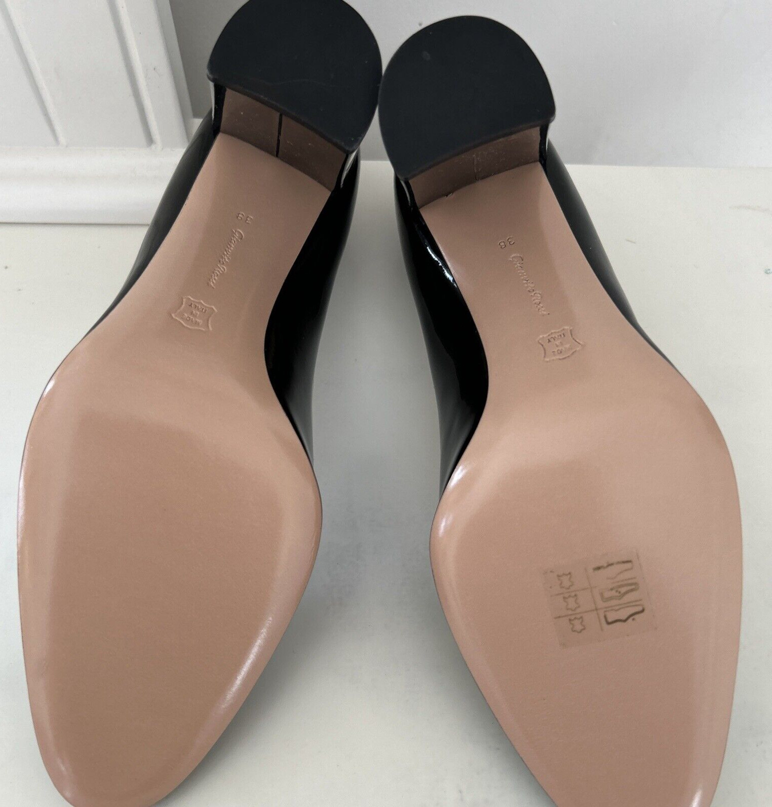 Gianvito Rossi Black patent Leather Block Heel Semi Round Toe Shoes Size 38