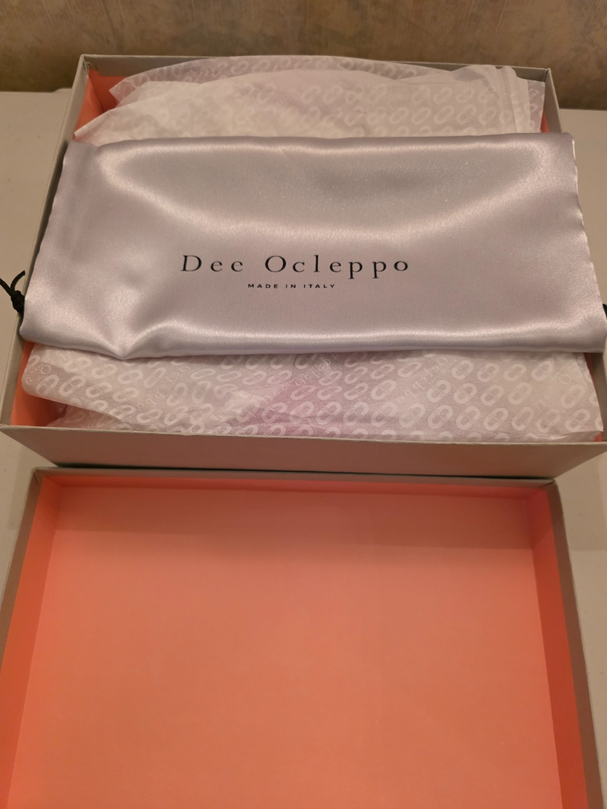 New in Box Dee Ocleppo Made in Italy Size 40 Satin Fuschia Bow Heels
