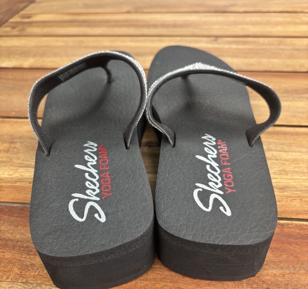 Skechers Women’s Black/Silver Rhinestone Thong Sandals Slip On US 9 Comfort