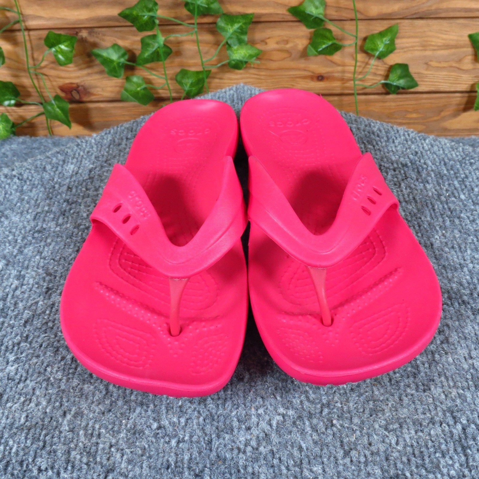 Crocs Classic Women Flip Flop Size 10 Casual Beach Sandal Pink Croslite
