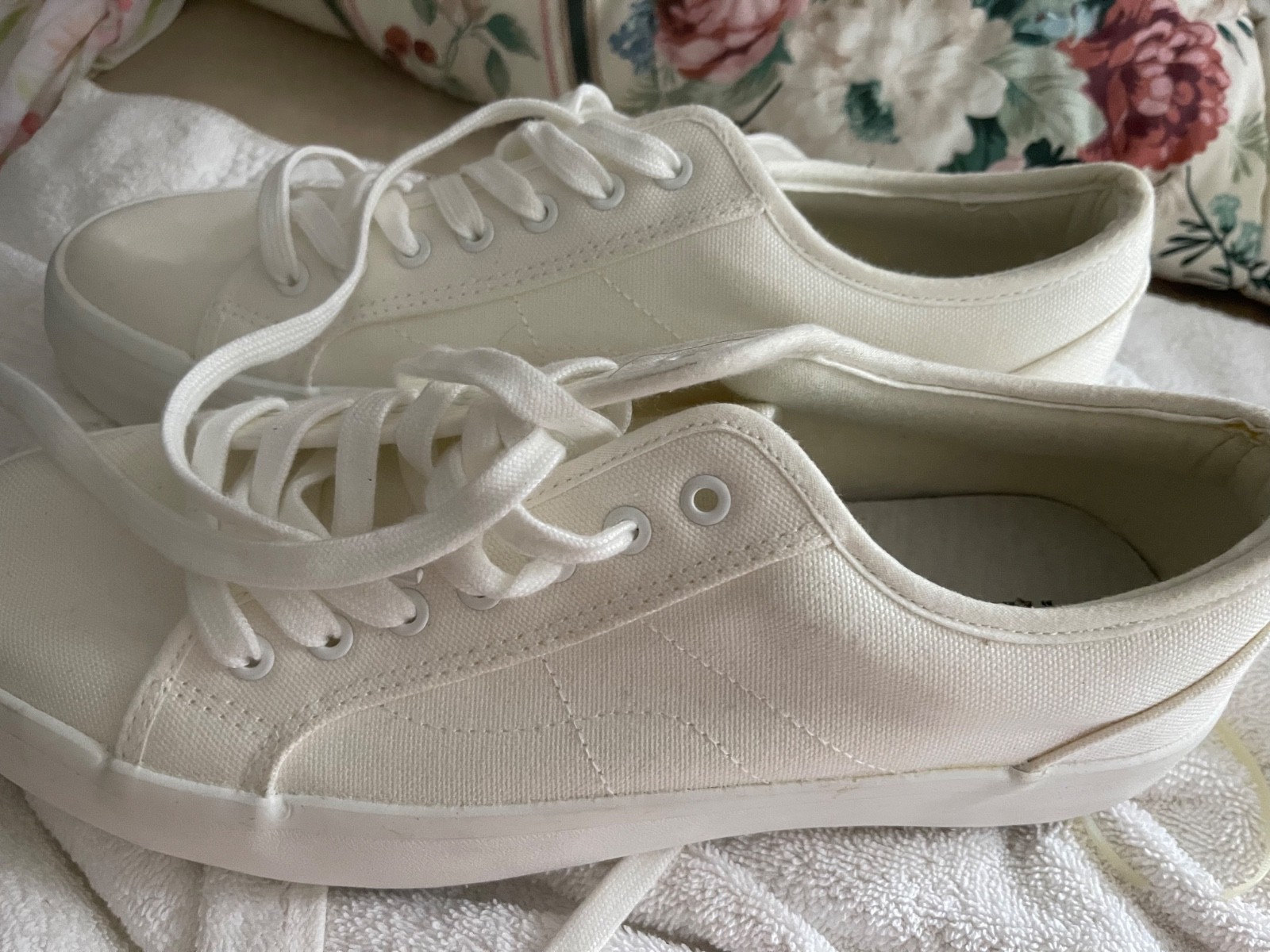 Cushionaire Women’s Memory Foam Size 9 .5 Sneakers New With Tags