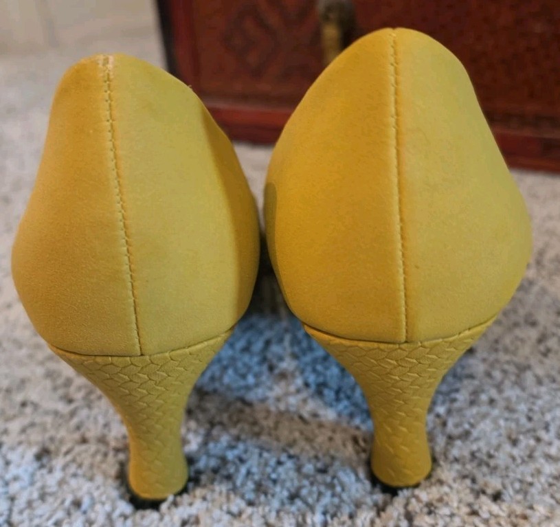 BELLINI ZESTY 3.25″ HEELS SHOES 6.5M GOLD FAUX SUEDE WOVEN LOOK