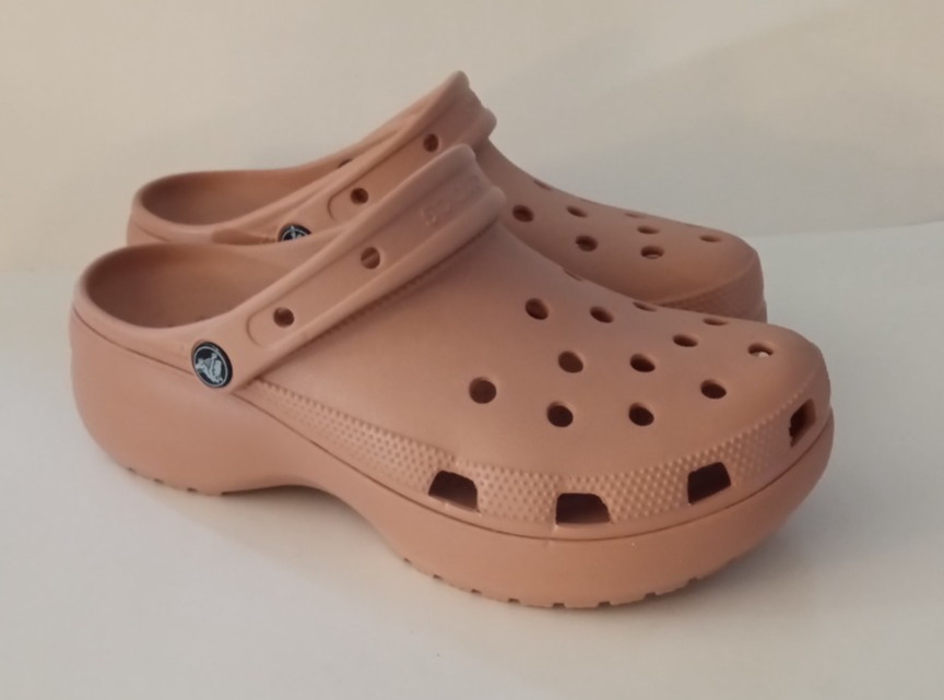 Crocs Classic Clogs Women’s 9W Pink Iconic Comfort Croslite Foam Beach Sandals