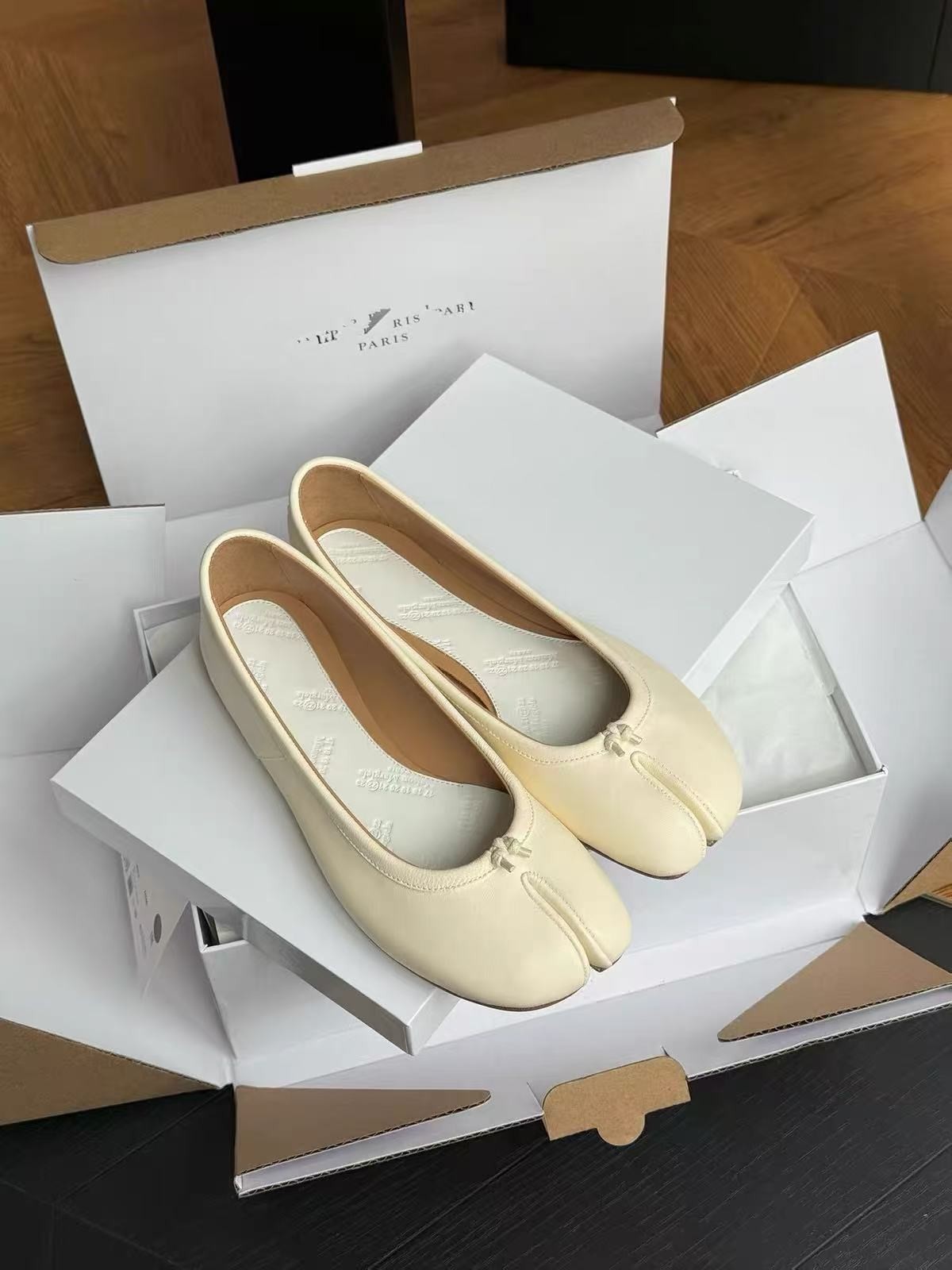 Women’s Margiela Single shoe tabi split toe shoe flat pleated shoe