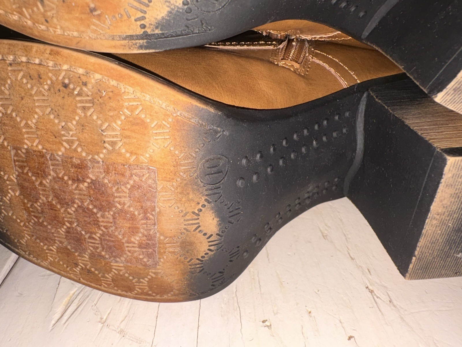 Pierre Dumas Ravenna Two-Tone Quilted Lace-Up Heeled Ankle Western Boots 10