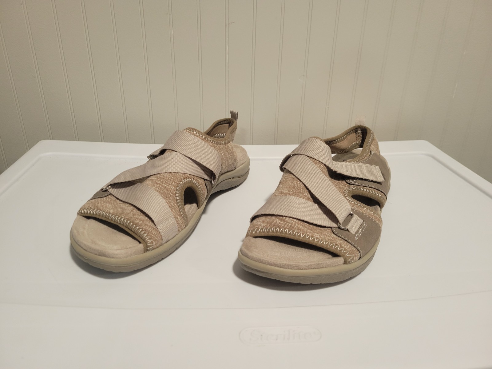 Earth Orgins Women’s Sandal Vegan Slip Resistant. Size 7