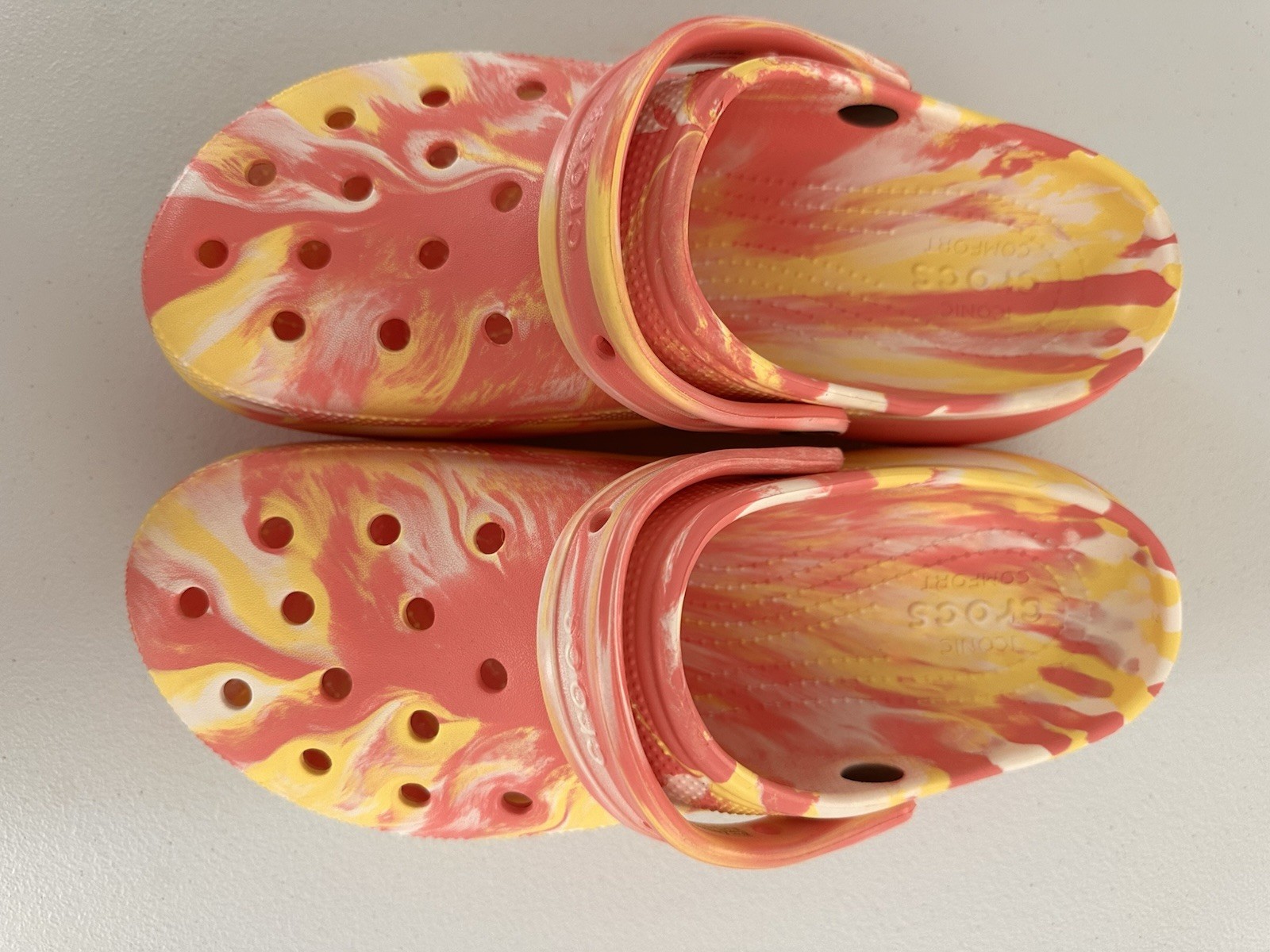 Crocs Women’s Tie Dye Clog Sandals Pink Yellow White Slip-On Rubber US 11