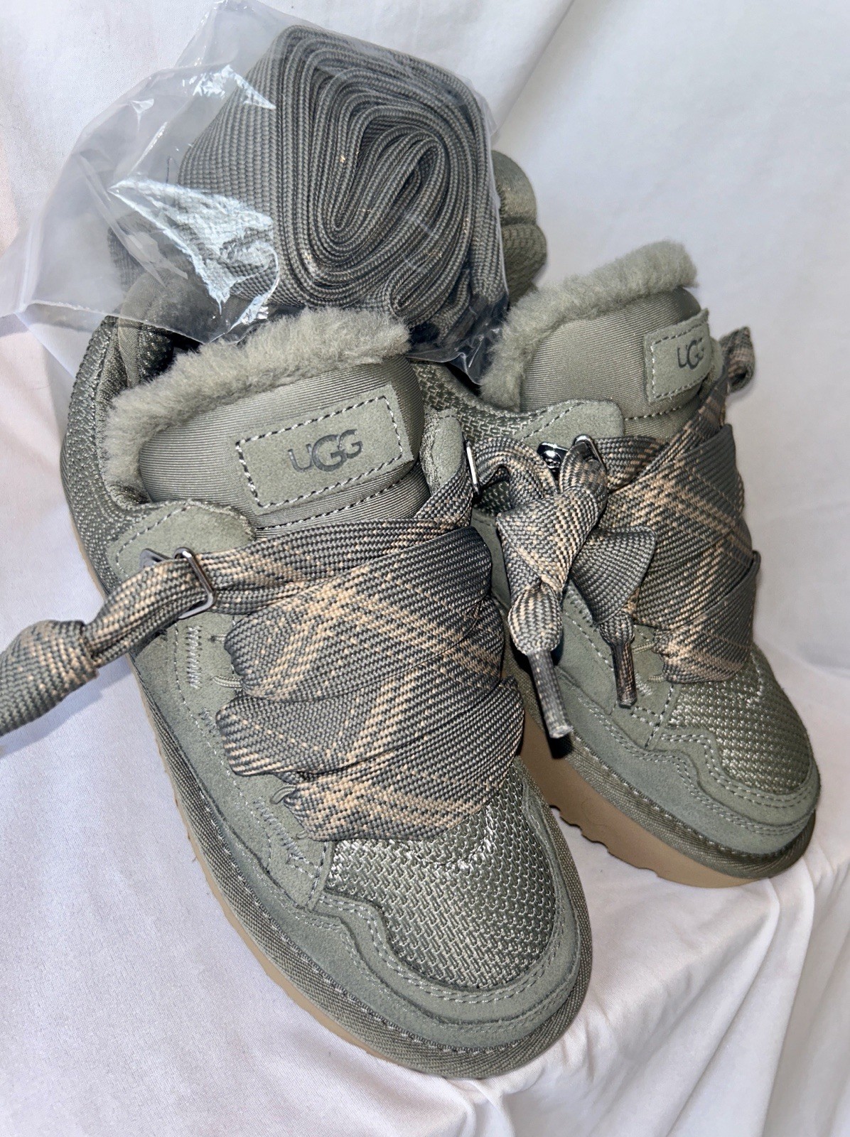 UGG LOWMEL Sneaker (Women) Color: MOSS GREEN Size: US 5/ EU 36/ UK 3 Brand New