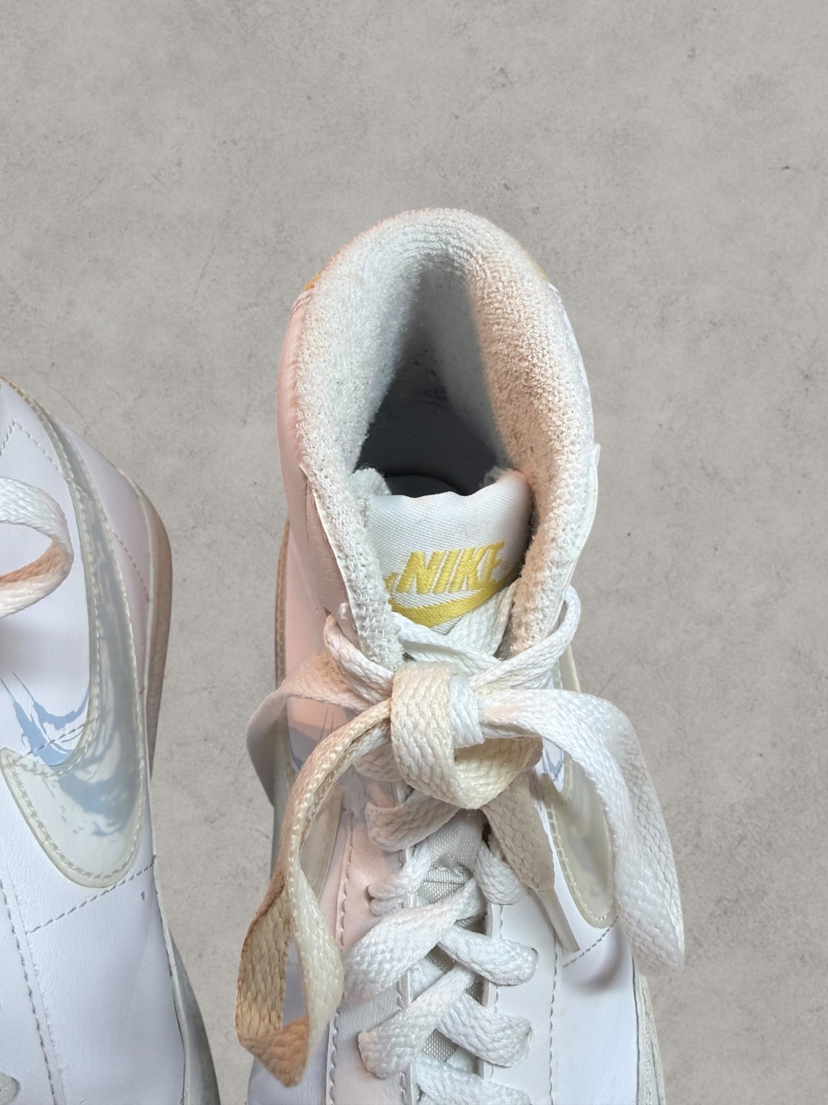 Nike Retro 90s Women’s High Tops Size 7.5 Pastel Blue Swoosh Yellow Logo Vintage