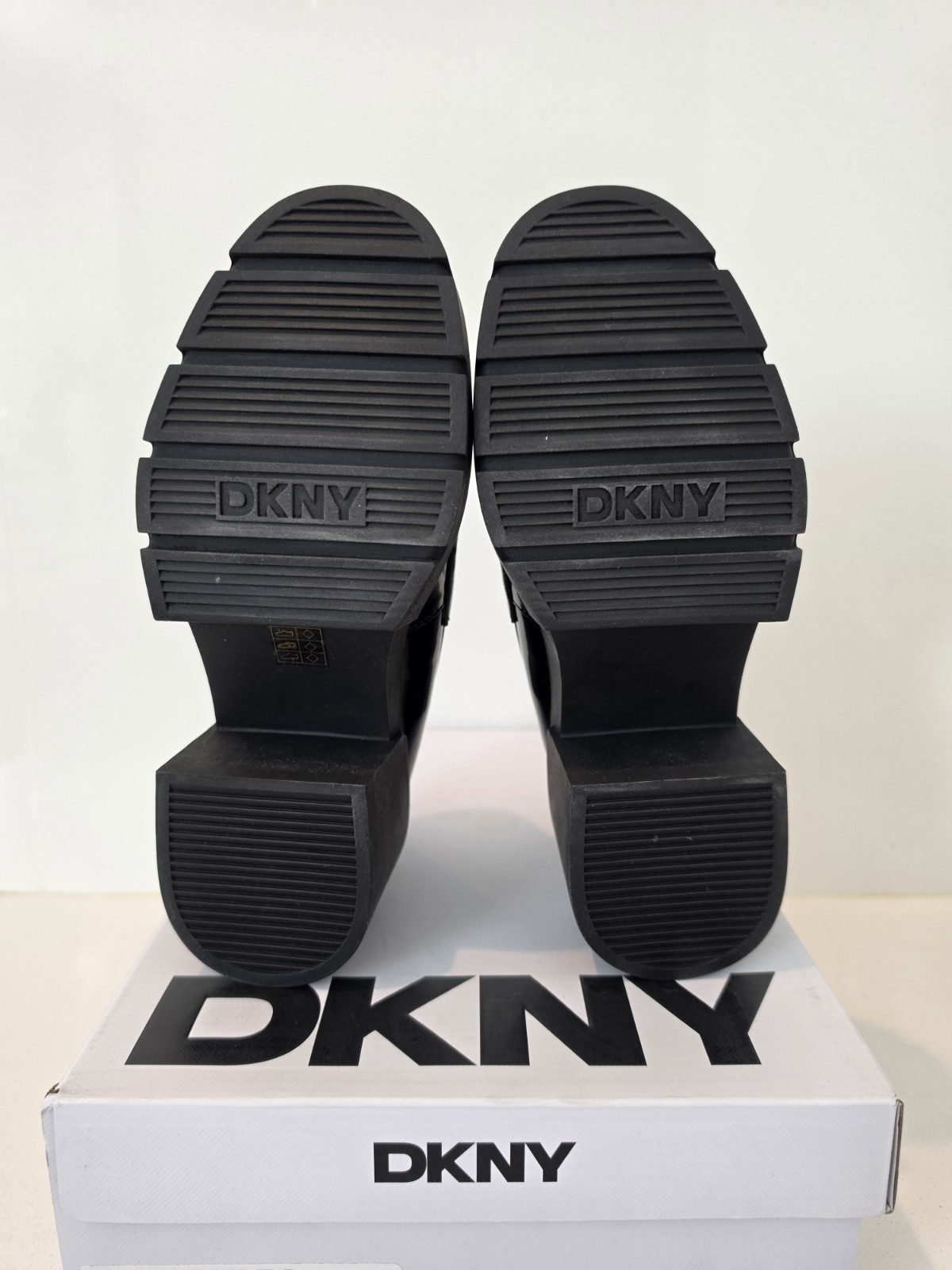 DKNY Women’s Texas Heeled Platform Loafers Black Size 7 M