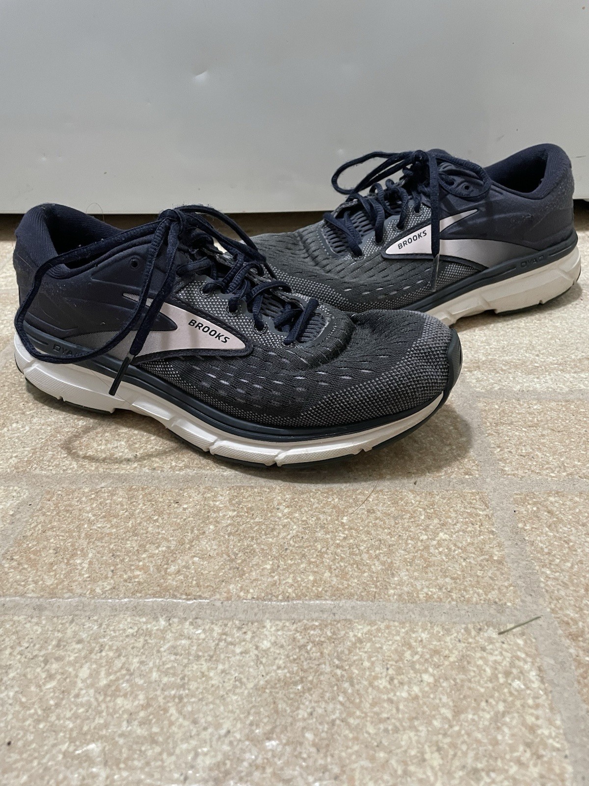 Brooks Dyad 11 Women Navy Blue Grey Running Shoes Sneaker Low Top Size 8.5