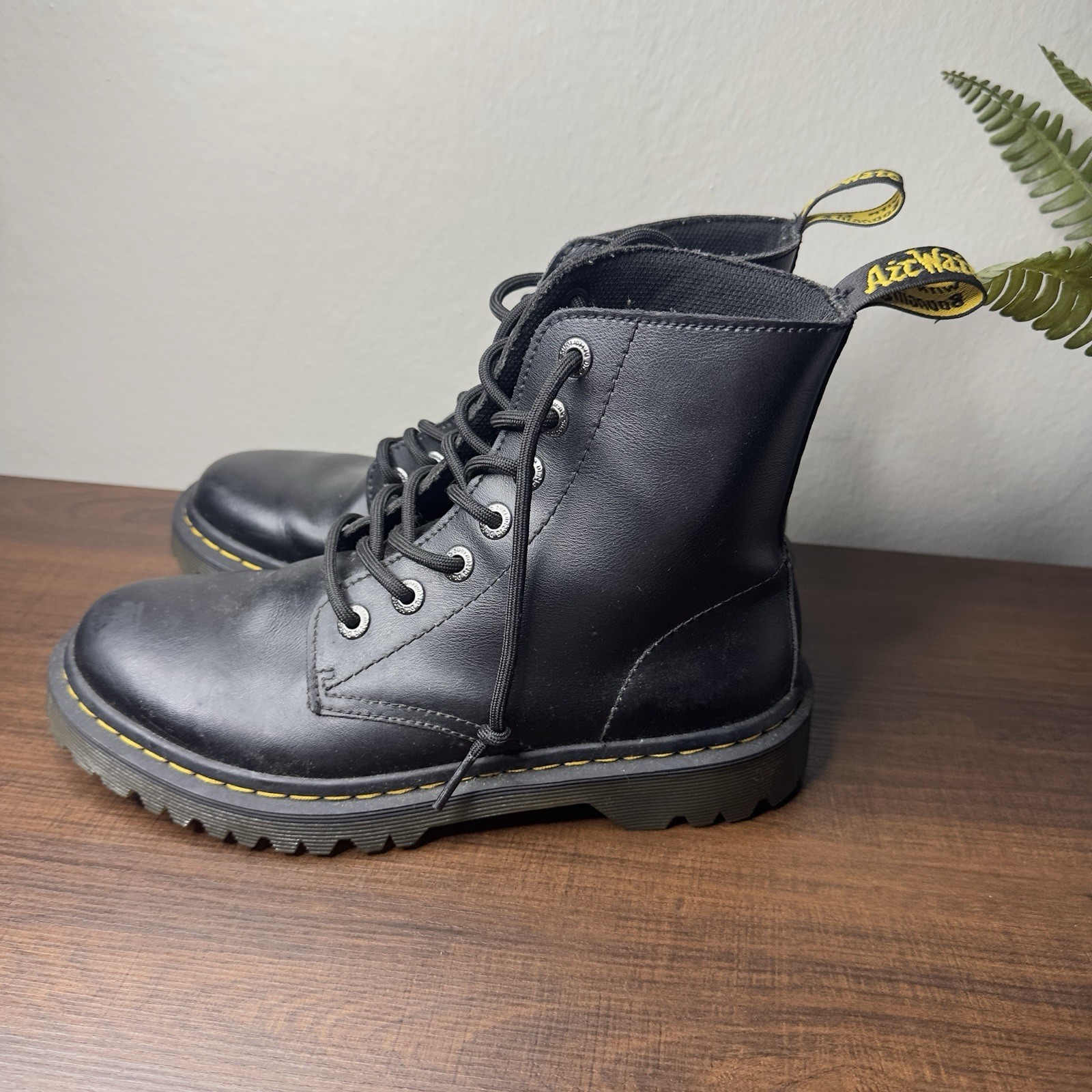 Dr. Martens 1460 Black Leather Lace Up Boots Size 7 Women’s Classic Combat