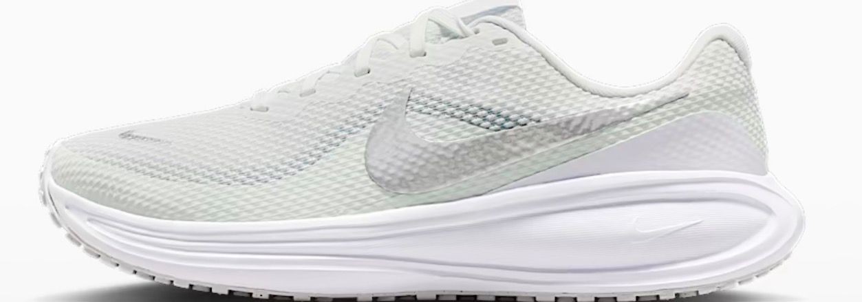 Nike Revolution 8 – Size: 6W