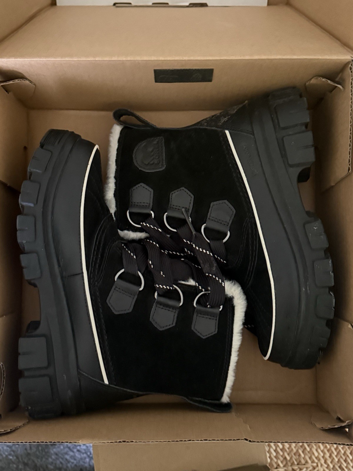 Sorel Tivoli v Women’s Waterproof Boot, Black/Fawn, Size 6 US