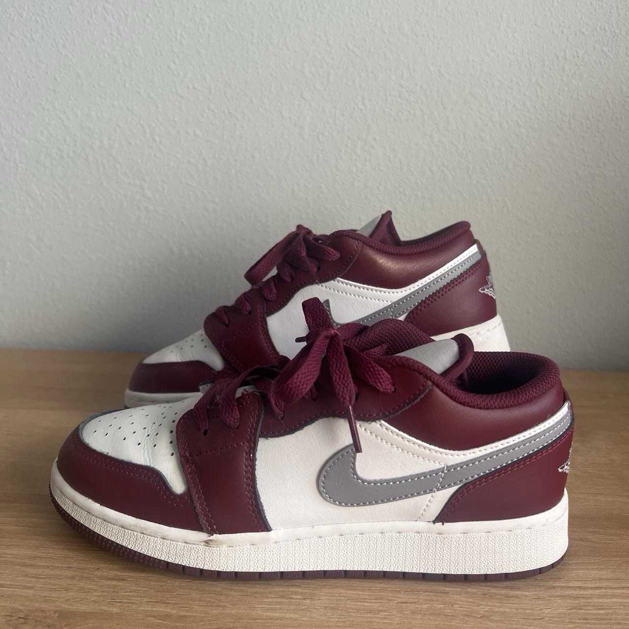 Jordan Air Jordan 1 Low GS Burgundy/White/Gray Leather Sneaker 5Y 553560-615