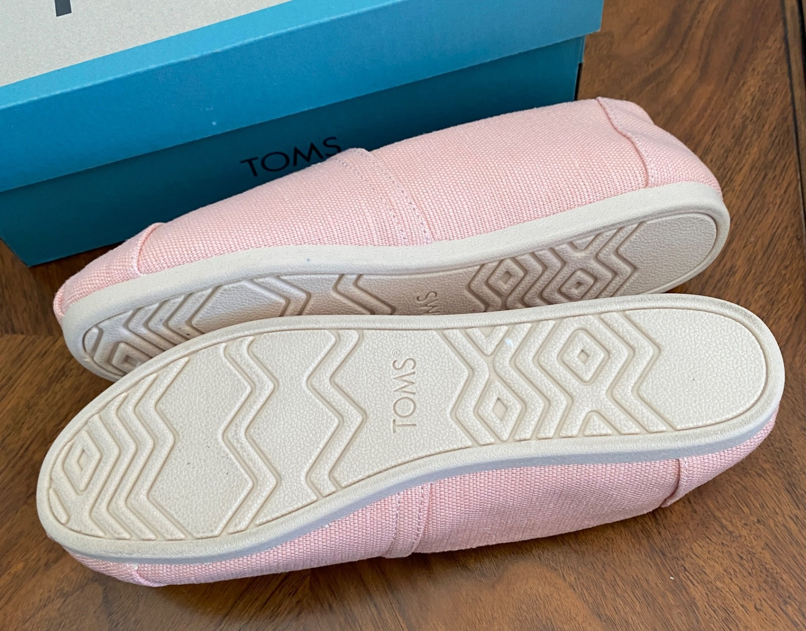 TOMS Slip On Flat Shoes Comfort Casual Travel Peach Blush Canvas Women’s 8.5