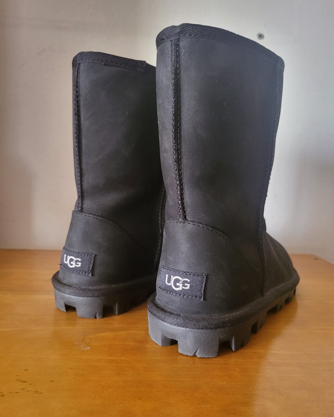 UGG Essential Short Black Leather Boots Women’s Size 6 US