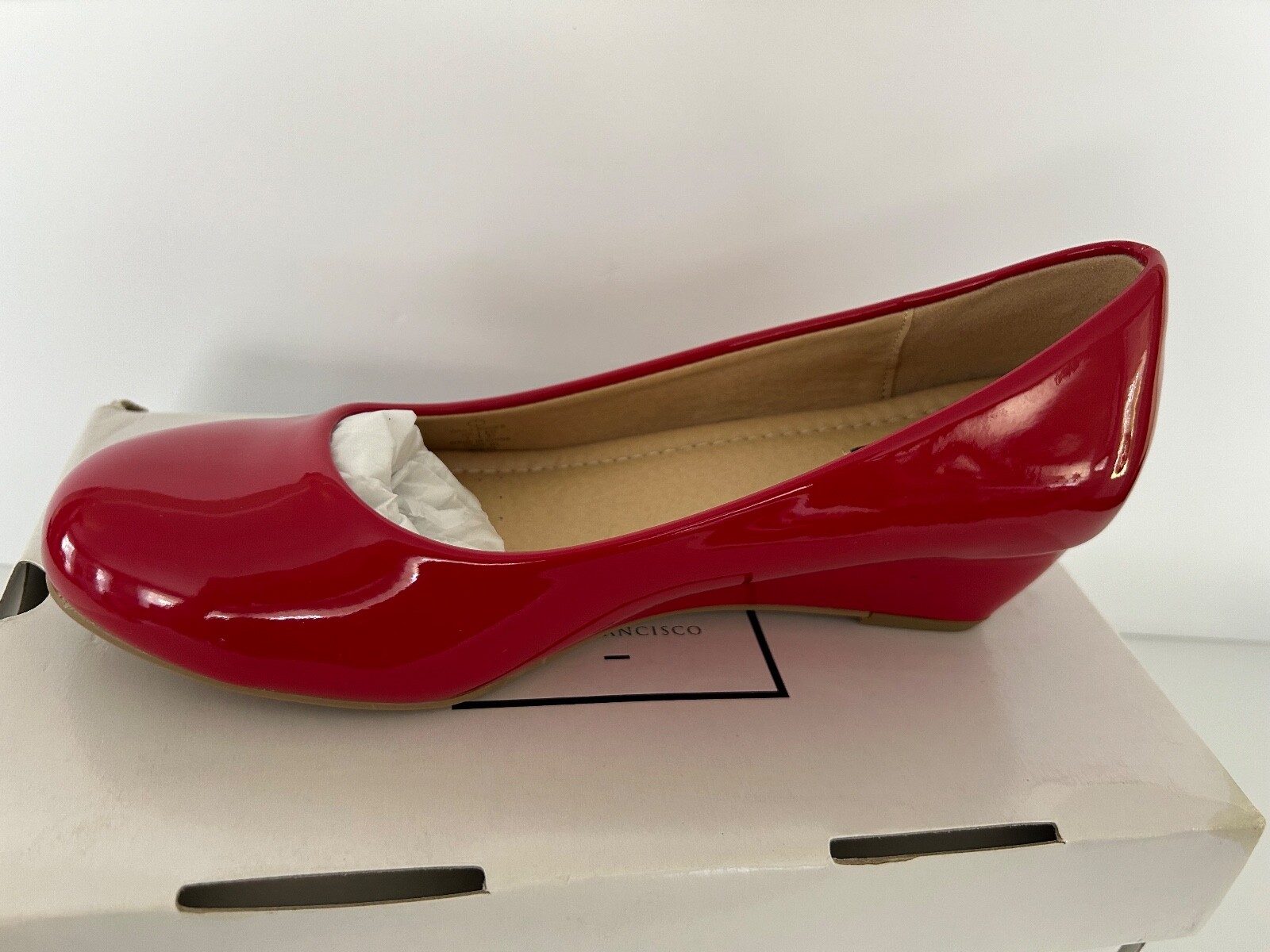 Daily Shoes San Francisco Wonens size 7, Cherry Red, New Never Worn