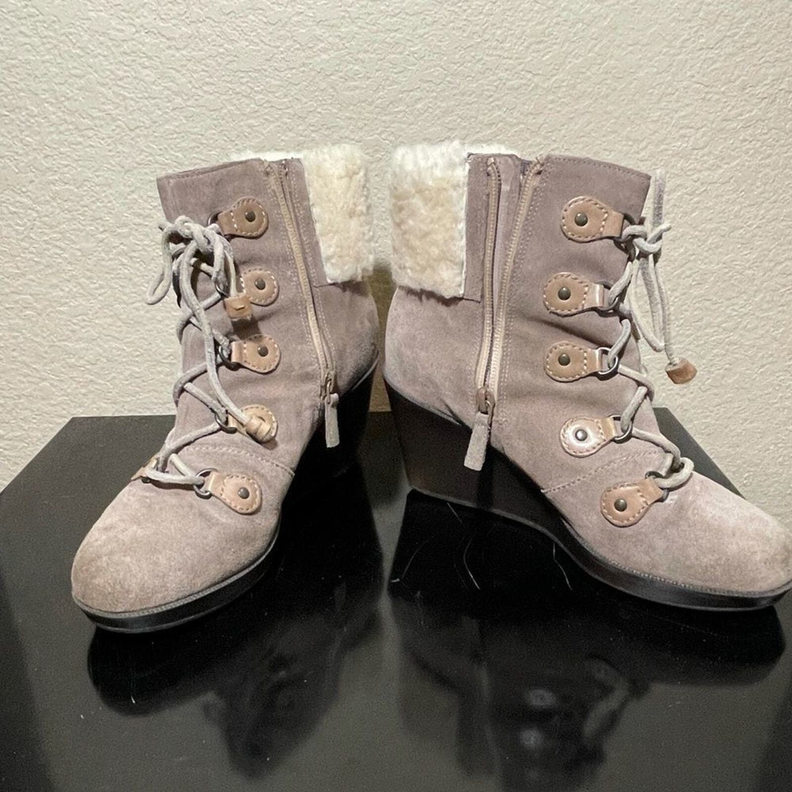 COLE Haan Waterproof Sherpa Lined Size 6.5 Booties
