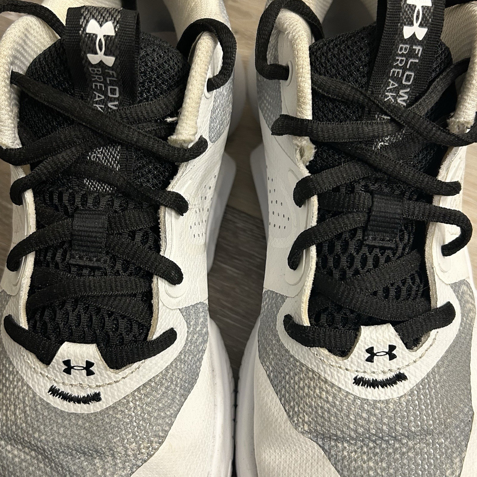 Under Armour Flow Breakthru 3 Style# 3025603-100 Size 7.5 White/Black