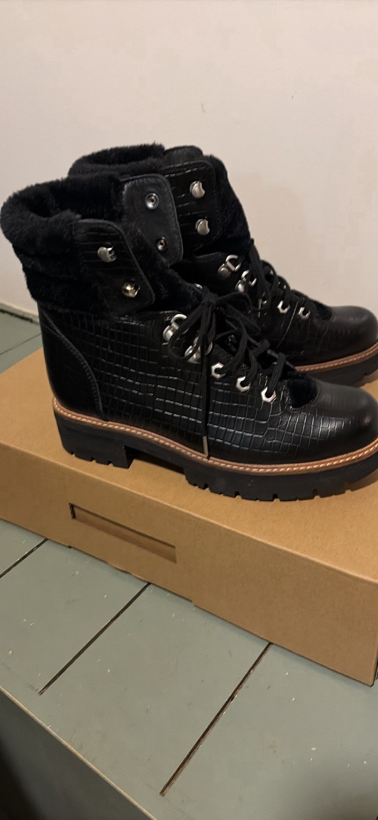 New Clarks Women’s Black Leather Combat Ankle Boots Lace-Up Faux Fur Lined